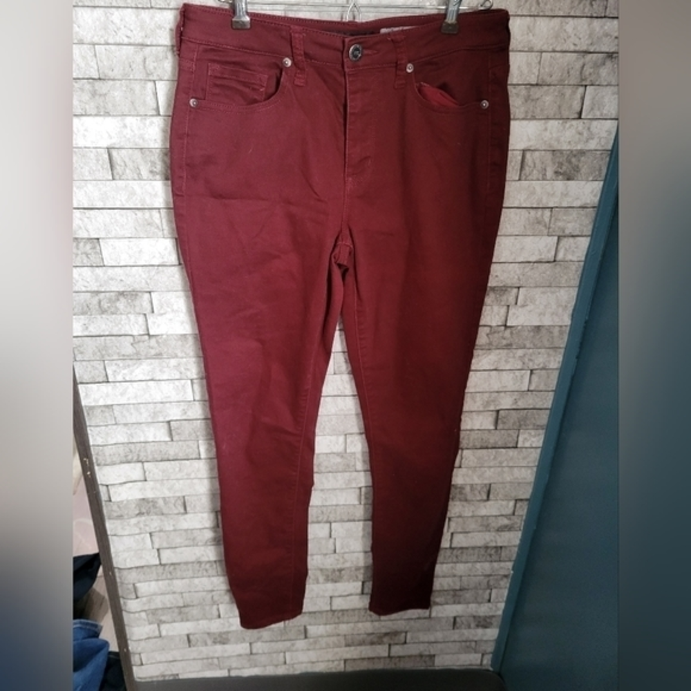 Aeropostale High Waisted‎ Jegging size 6 Burgundy